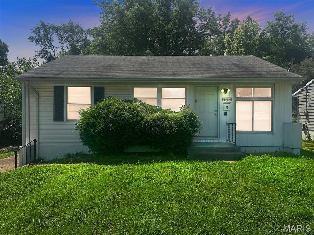 446 Cameron Road St. Louis, MO 63137 - Photo 1 of 10