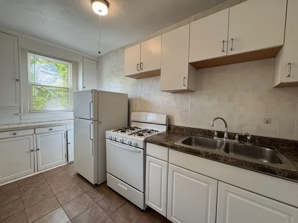 $1,495 | 28-w579 Stafford Place, Unit 1, Warrenville, IL 60555