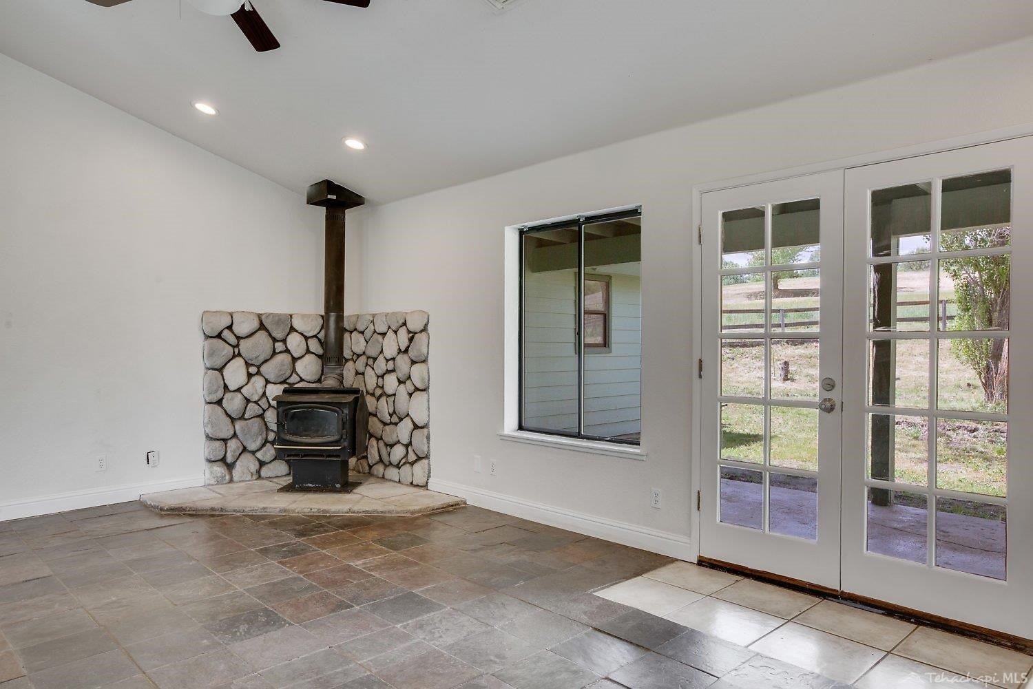 29201 North Lower Valley Road Tehachapi, CA 93561 - Photo 21 of 43 Gallery Image 21
