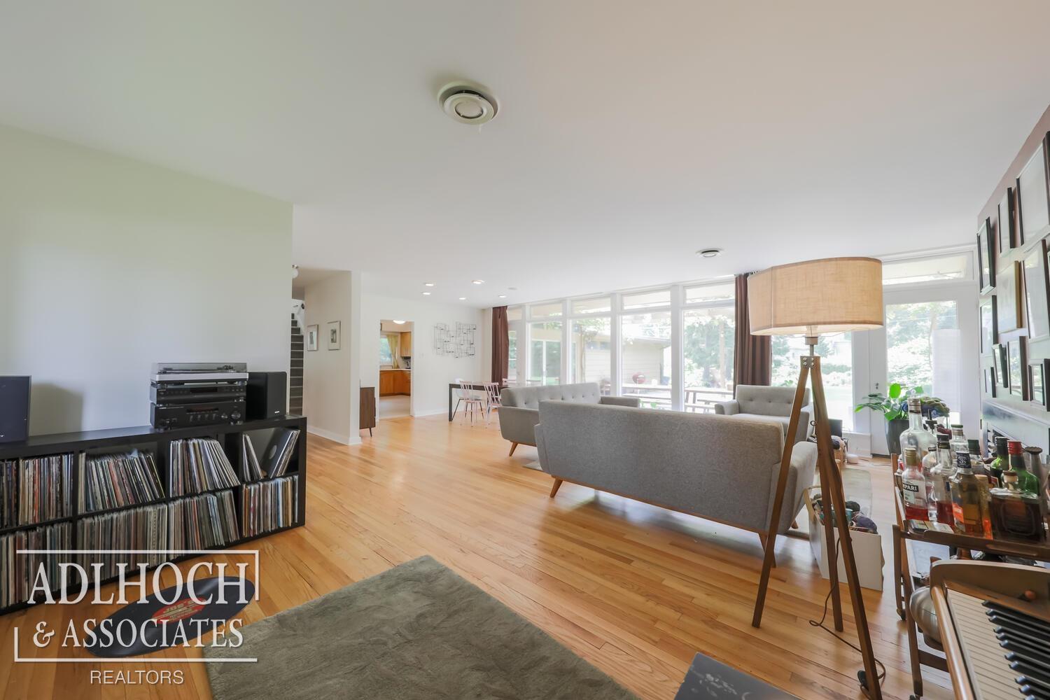 681 Roslyn Road Grosse Pointe Woods, MI 48236 - Photo 7 of 32