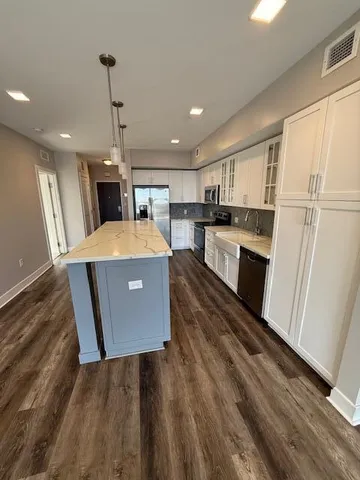 $2,800 | 480 North Main Street, Unit 711, Royal Oak, MI 48067