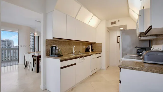 $6,750 | 1000 West Island Boulevard, Unit 2409, Aventura, FL 33160