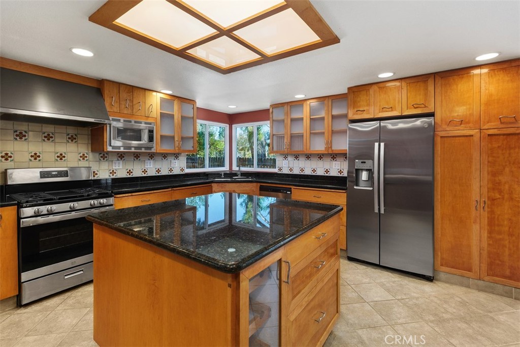 5625 Vía Terreno Riverside, CA 92506 - Photo 17 of 38