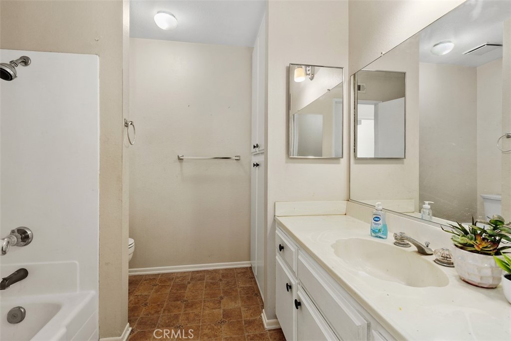 5625 Vía Terreno Riverside, CA 92506 - Photo 20 of 38 Original Image