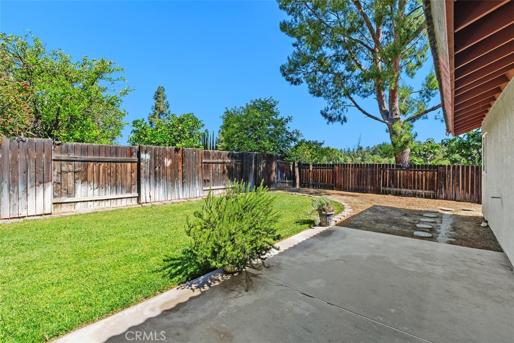 5625 Vía Terreno Riverside, CA 92506 - Photo 32 of 38