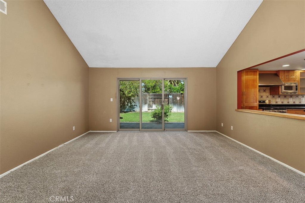 5625 Vía Terreno Riverside, CA 92506 - Photo 6 of 38 Original Image