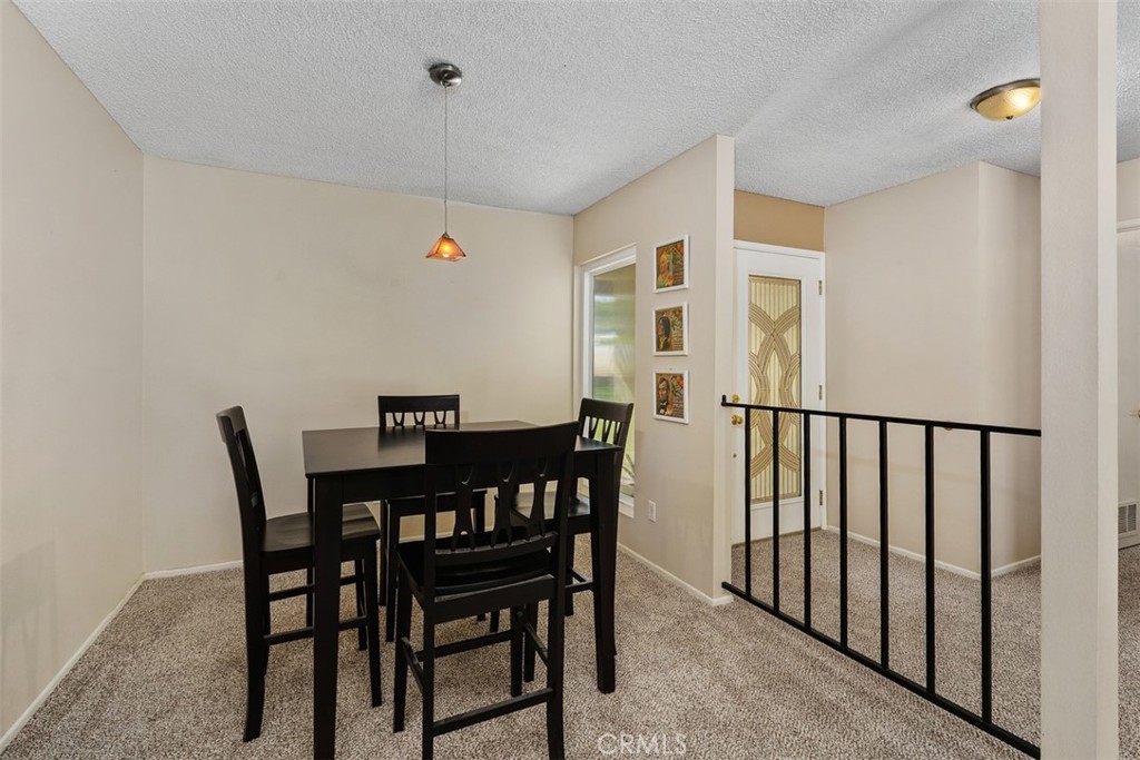 5625 Vía Terreno Riverside, CA 92506 - Photo 9 of 38 Original Image
