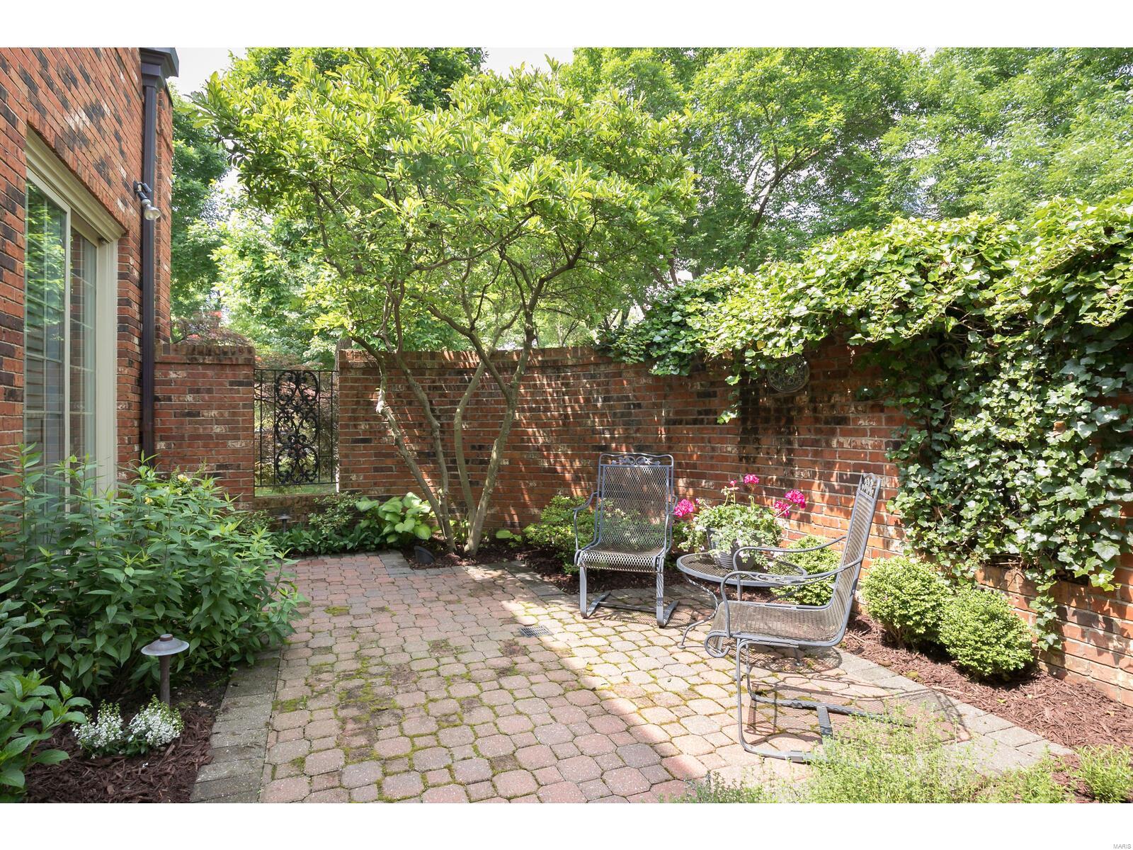 9 Upper Price Road St. Louis, MO 63132 - Photo 21 of 49