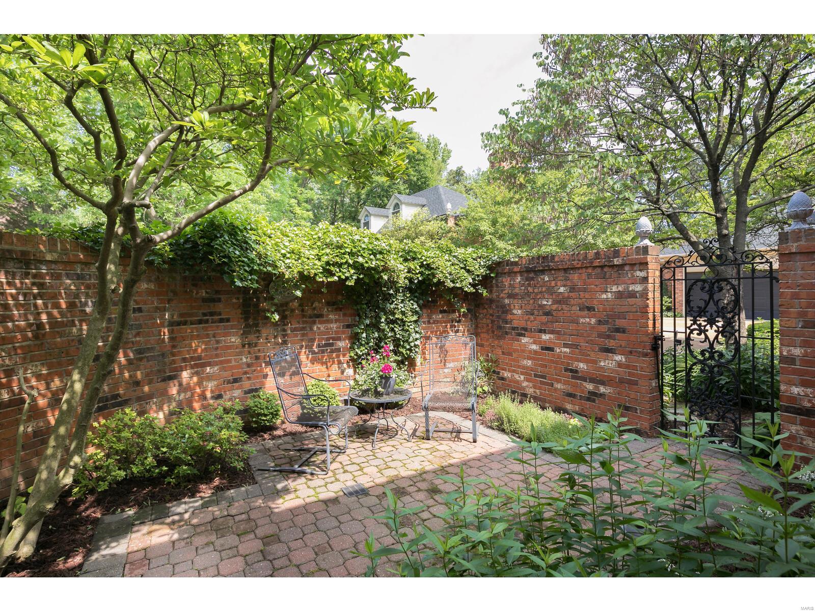 9 Upper Price Road St. Louis, MO 63132 - Photo 22 of 49