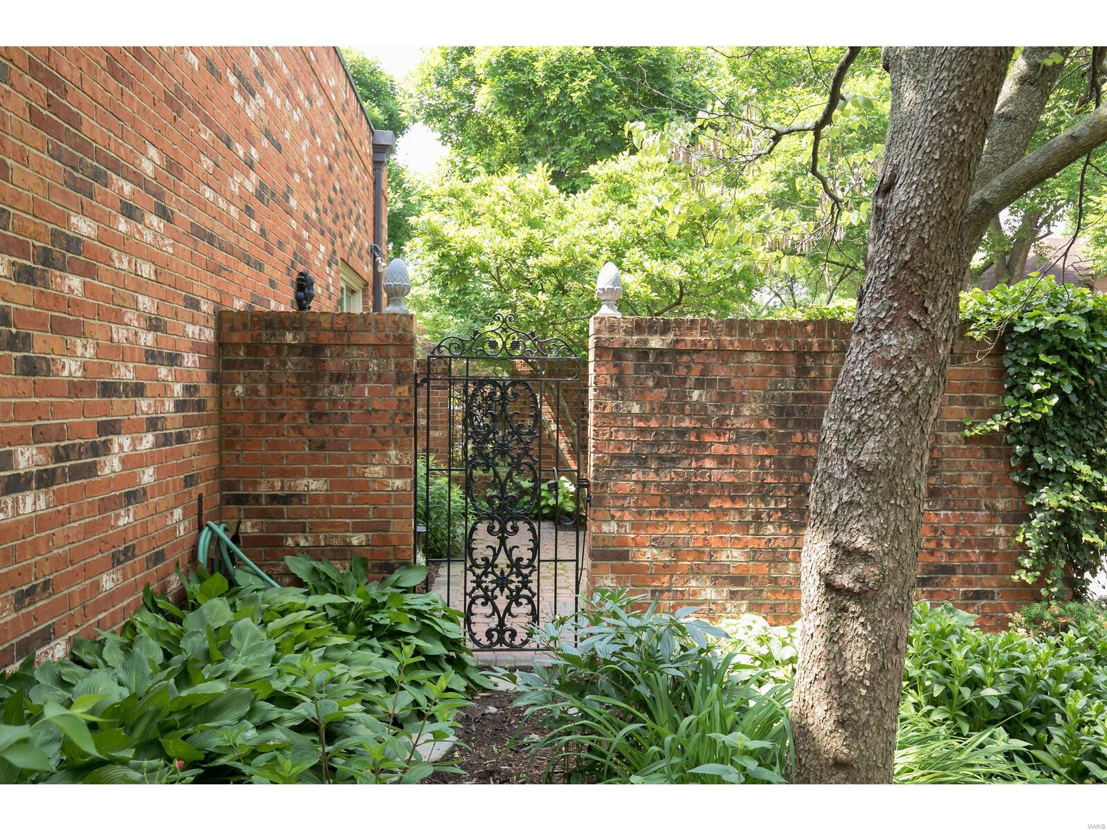 9 Upper Price Road St. Louis, MO 63132 - Photo 23 of 49