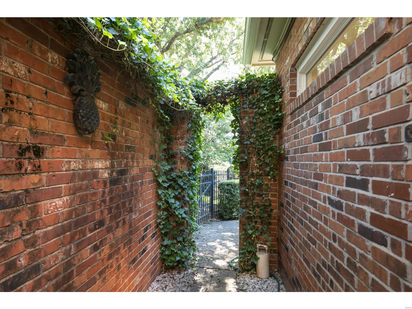 9 Upper Price Road St. Louis, MO 63132 - Photo 38 of 49