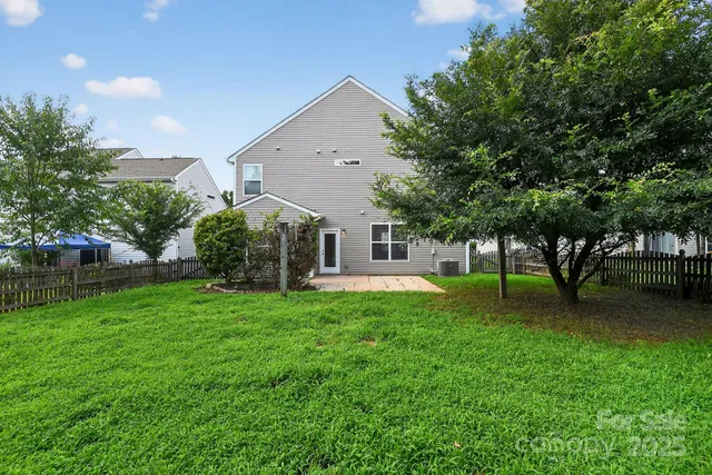 a view of a house with a backyard