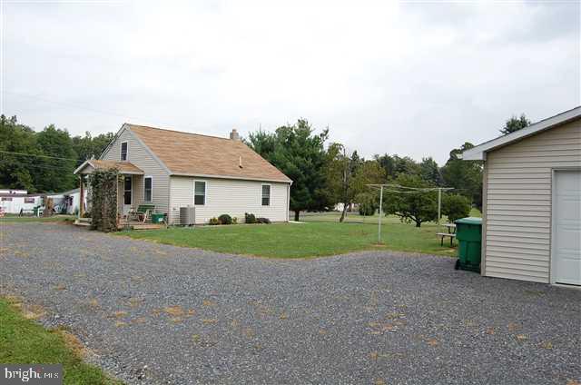 1318 Pine Road Carlisle, PA 17015 - Photo 4 of 12 Gallery Image 4