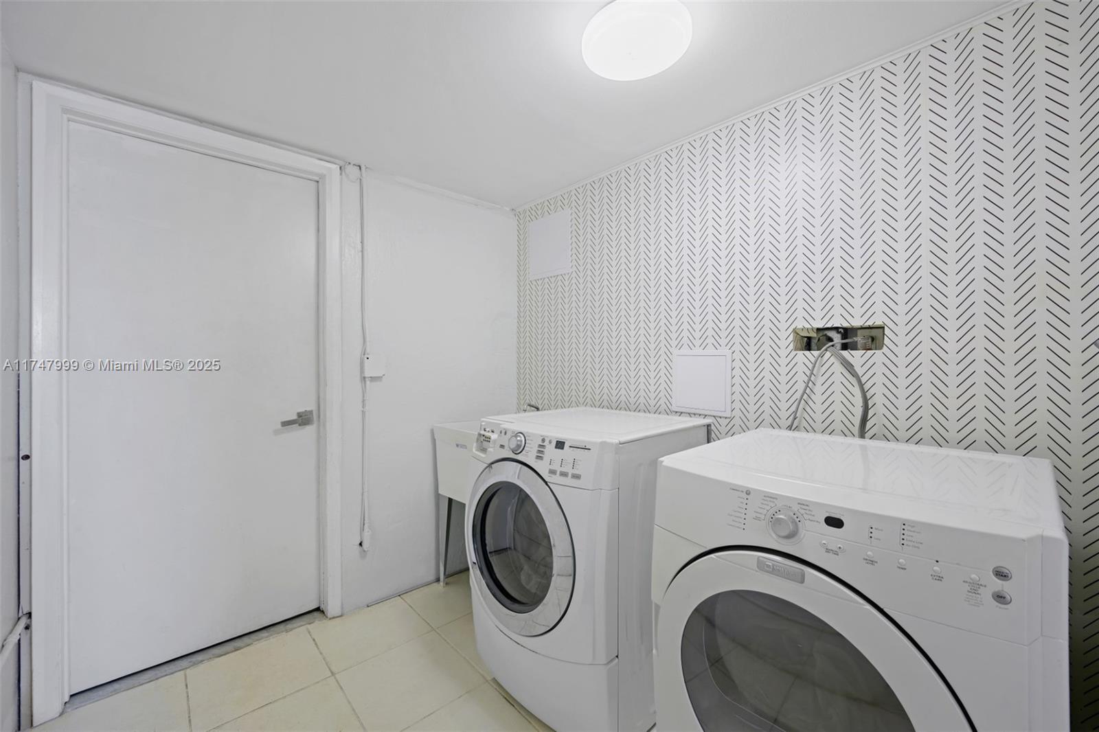 951 Northwest 148th Street Miami, FL 33168 - Photo 17 of 36 a utility room with dryer and washer