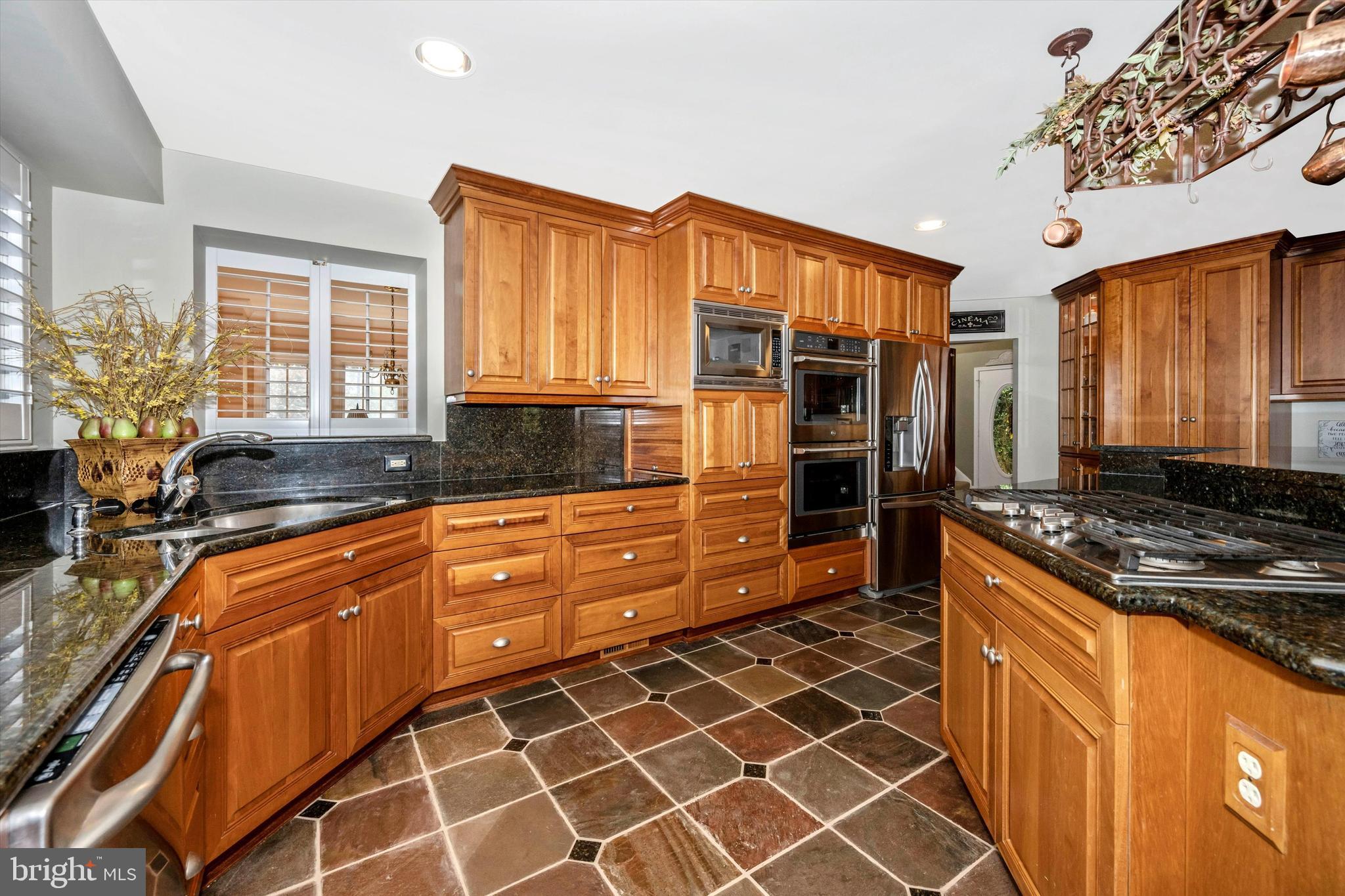 23307 Woodfield Road Gaithersburg, MD 20882 - Photo 11 of 52 Full Extension Pull Out Drawers & Double Wall Oven