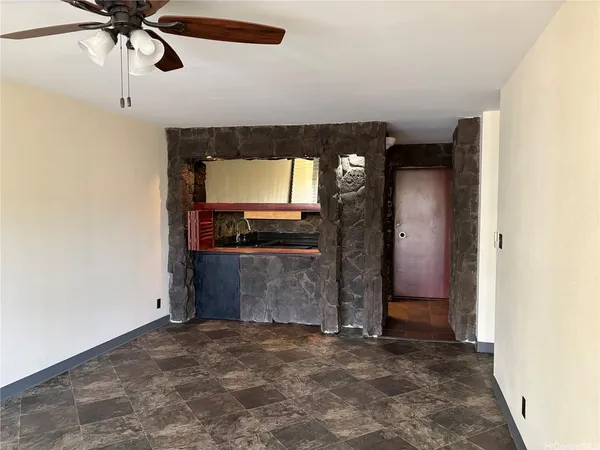 a view of empty room with a ceiling fan