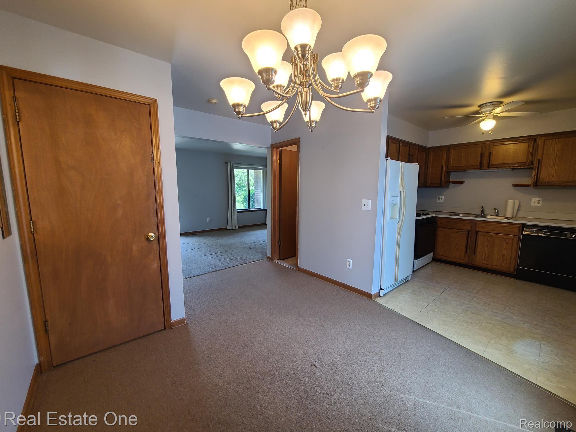 48604 Sugarbush Road New Baltimore, MI 48047 - Photo 10 of 29 Gallery Image 10