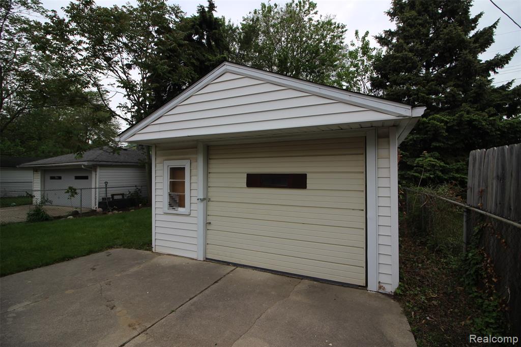 24080 Colgate Street Dearborn Heights, MI 48125 - Photo 6 of 32