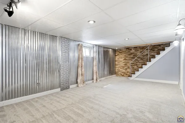 $299,900 | 4814 Southwest Cochise Avenue, Topeka, KS 66614