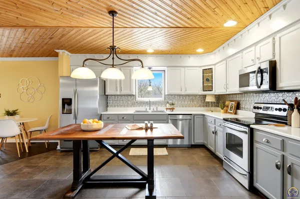 $299,900 | 4814 Southwest Cochise Avenue, Topeka, KS 66614