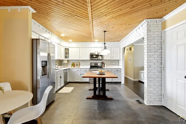 $299,900 | 4814 Southwest Cochise Avenue, Topeka, KS 66614