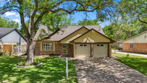 $299,000 | 5918 Par 4 Drive, Houston, TX 77088