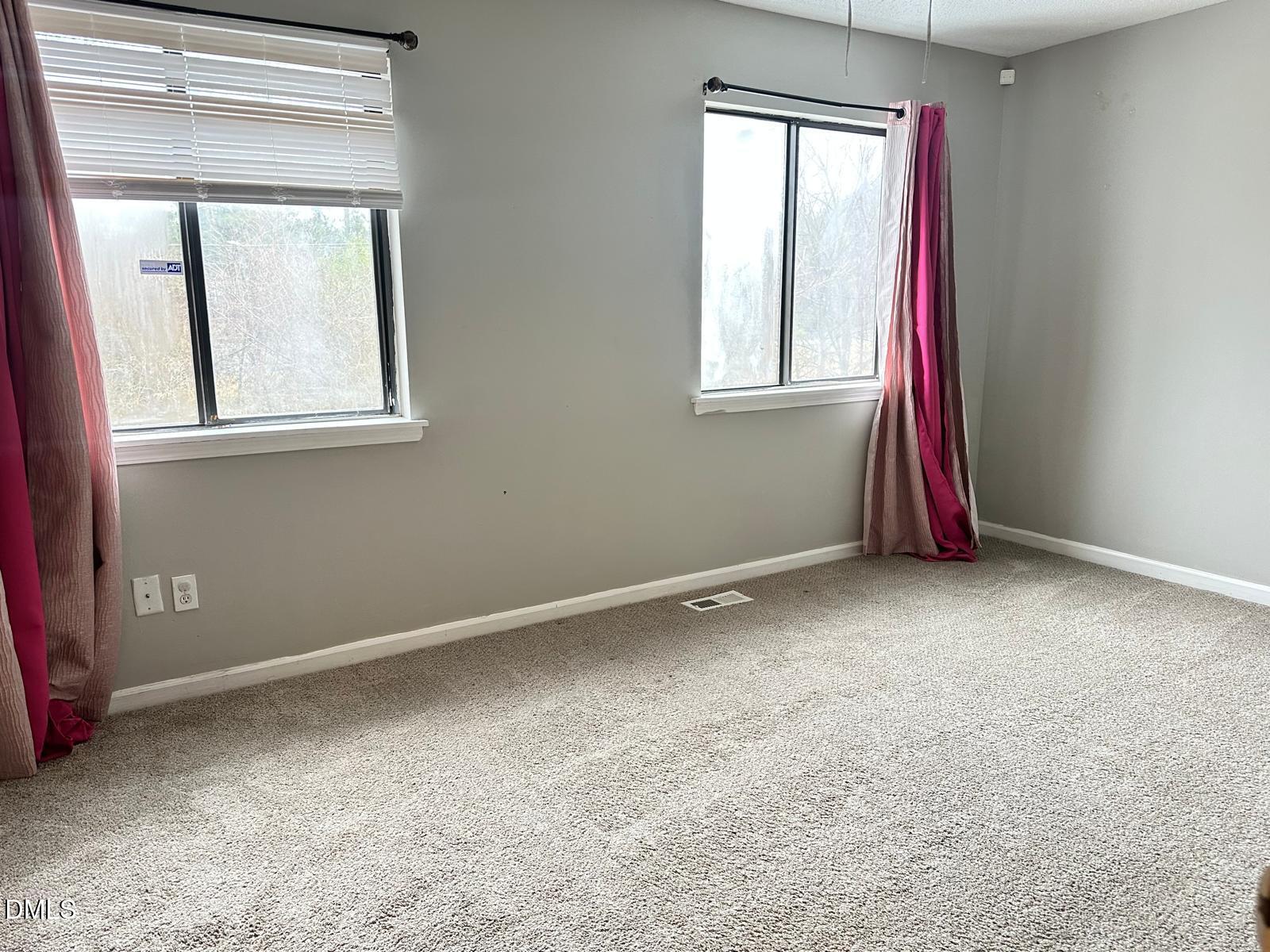 322 Junction Road, Unit 28H Durham, NC 27703 - Photo 14 of 18 an empty room with a window