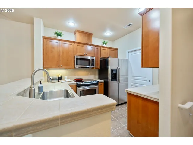 $404,000 | 6840 Summerlinn Way, West Linn, OR 97068