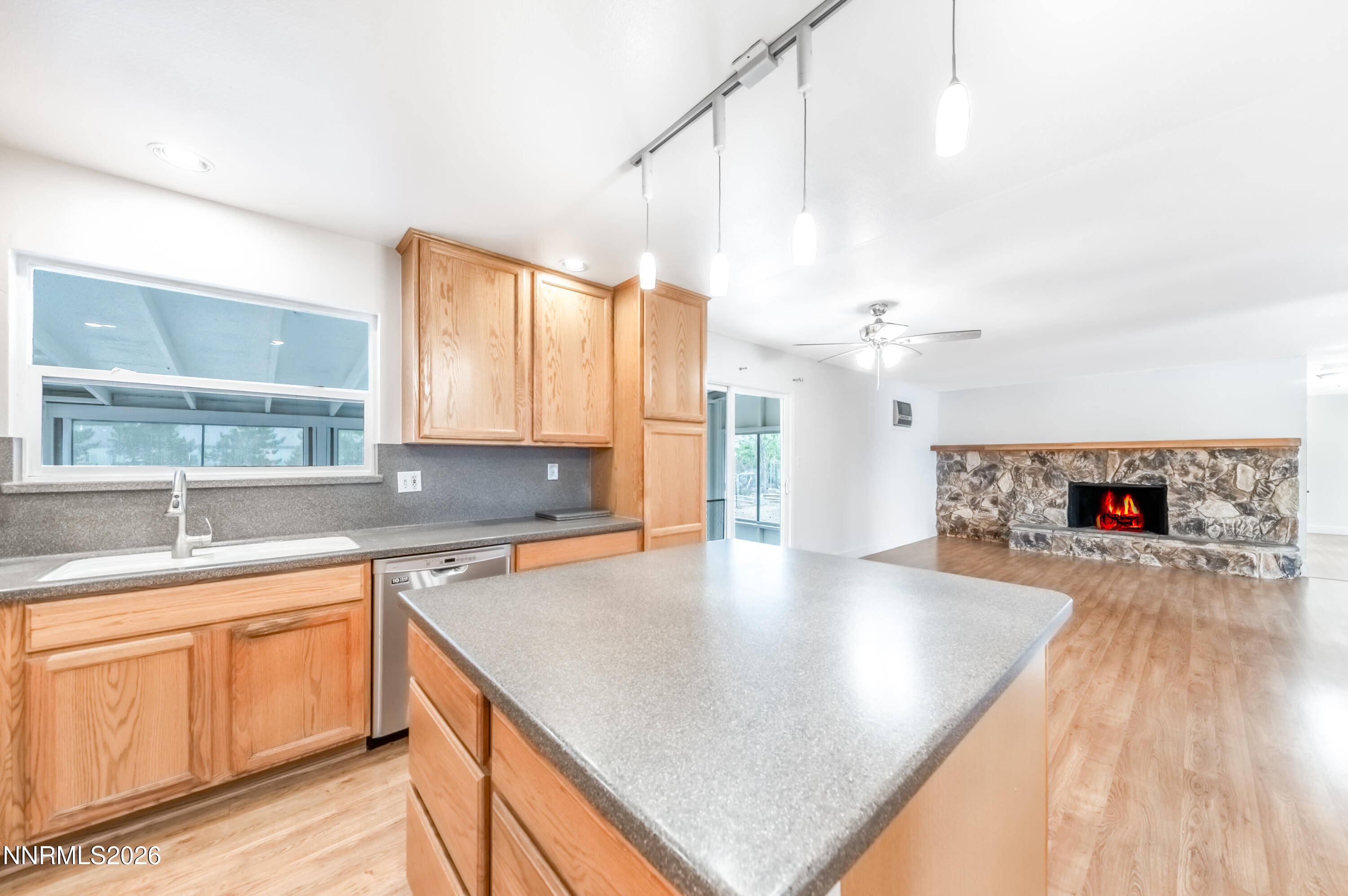 905 Sherman Way Reno, NV 89506 - Photo 11 of 40 S-1023