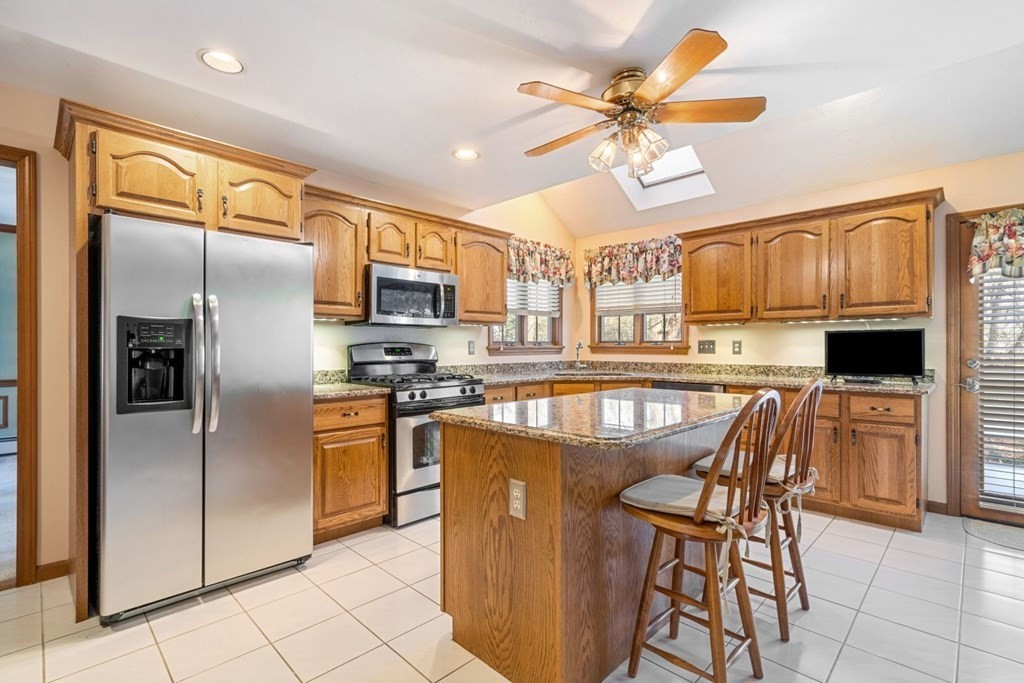 170 Morrissey Road Marlborough, MA 01752 - Photo 6 of 27 Gallery Image 6
