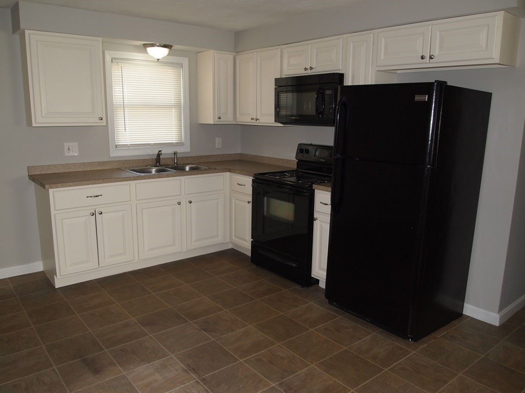 240 Unit Street Providence, RI 02909 - Photo 2 of 17 240 Unit - Kitchen