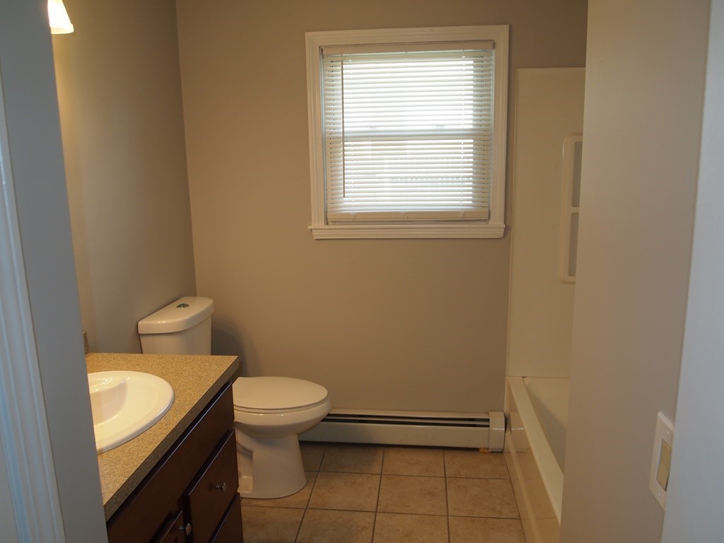 240 Unit Street Providence, RI 02909 - Photo 5 of 17 240 Unit - Bathroom