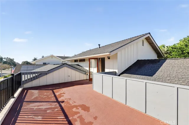 a house view with a outdoor space