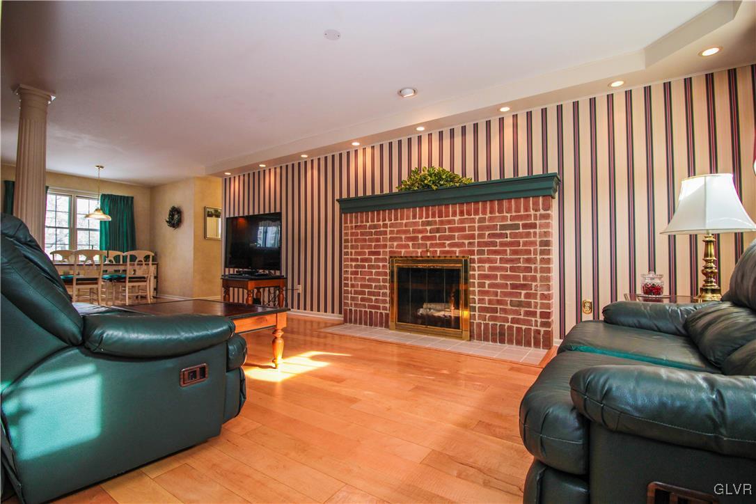 947 Barnsdale Road Bethlehem, PA 18017 - Photo 10 of 23 Living Room off the Kitchen