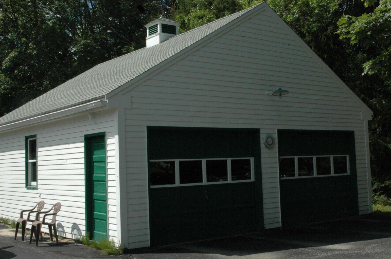 258 Main Street Cumberland, ME 04021 - Photo 4 of 5 cumberland garage