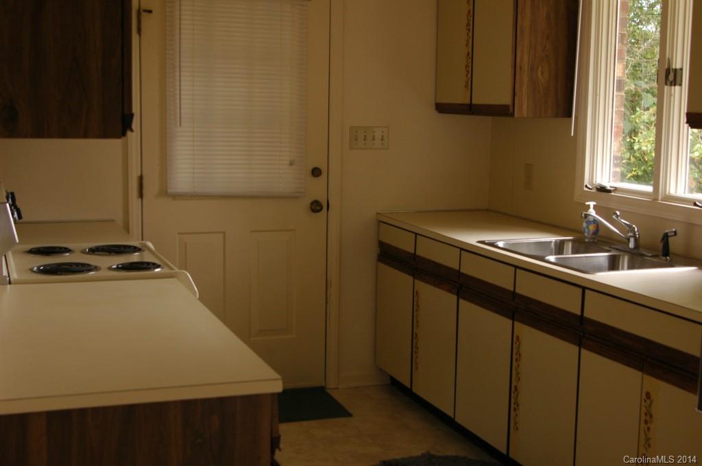 1521 Robin Road Newton, NC 28658 - Photo 2 of 13 Gallery Image 2