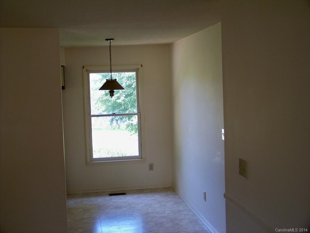 1521 Robin Road Newton, NC 28658 - Photo 4 of 13 Gallery Image 4
