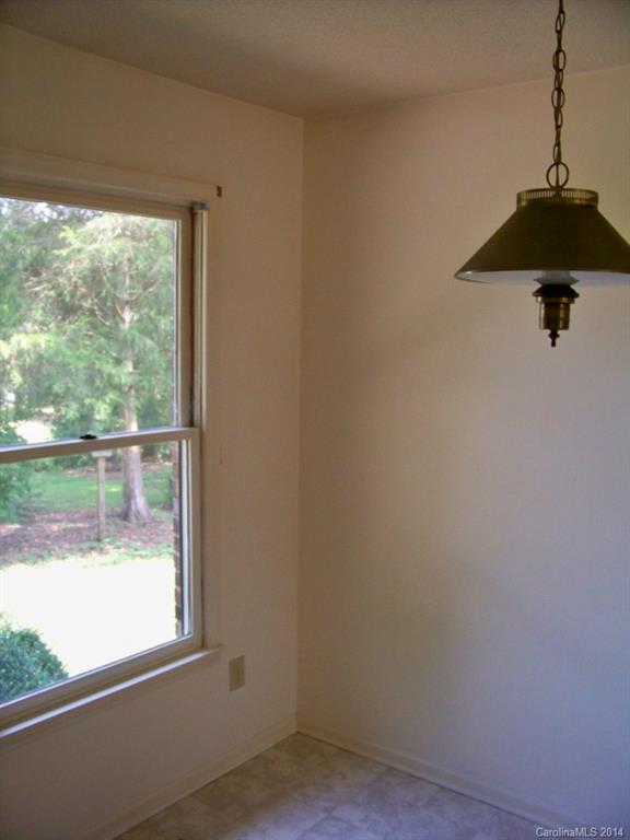 1521 Robin Road Newton, NC 28658 - Photo 5 of 13 Gallery Image 5