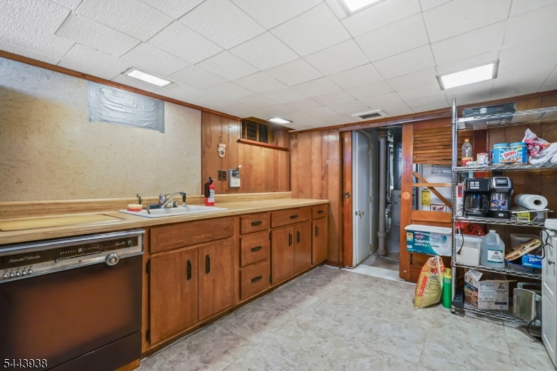 57 Ivanhoe Terrace Bloomfield, NJ 07003 - Photo 28 of 37