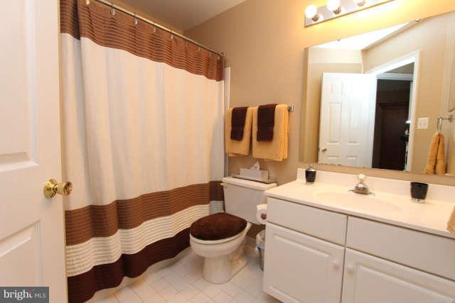 1330 Wedgewood Manor Way Reston, VA 20194 - Photo 19 of 30 a bathroom with a sink and a mirror