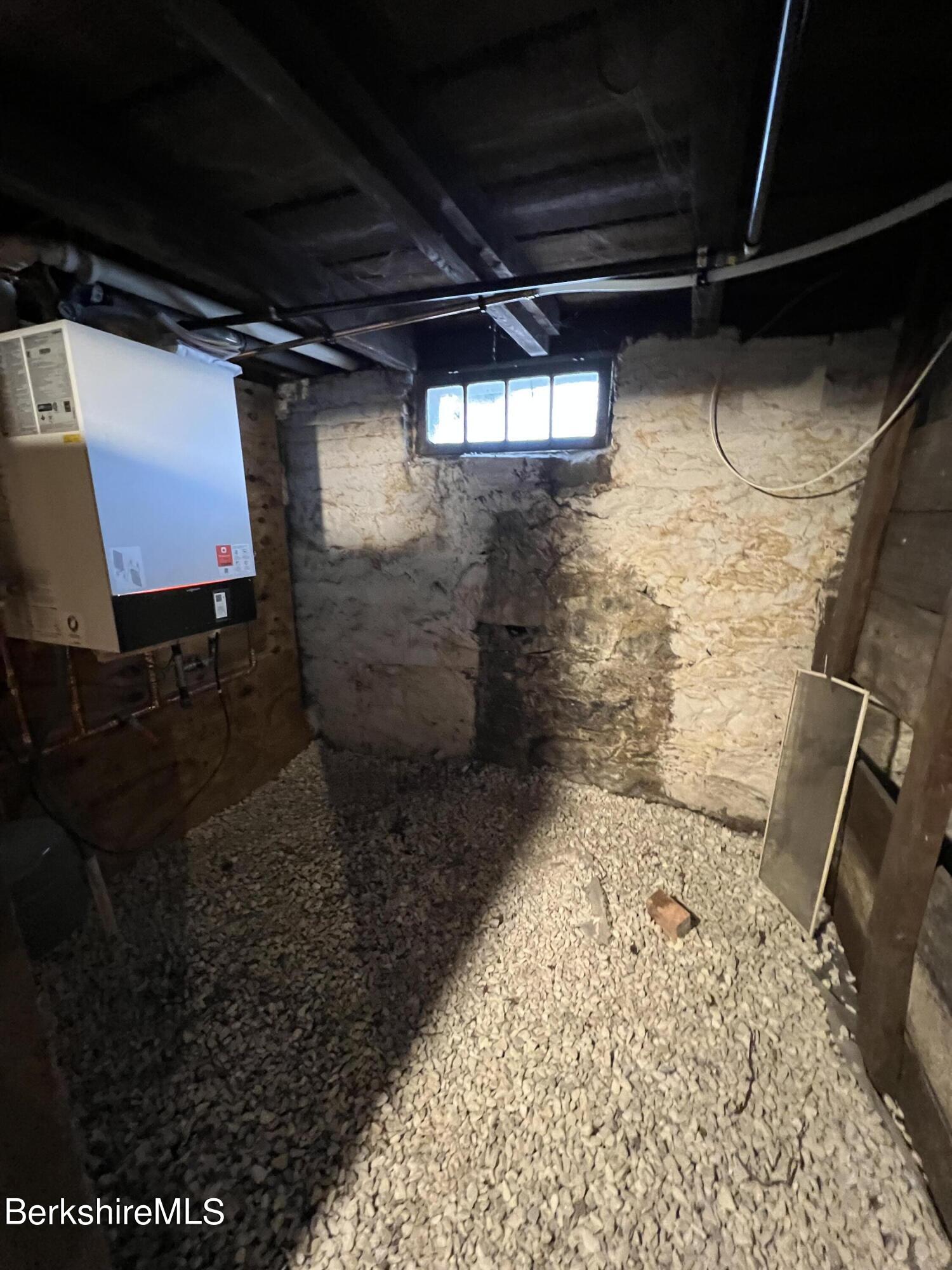 71 Howard Street Pittsfield, MA 01201 - Photo 40 of 42 a bathroom with a shower