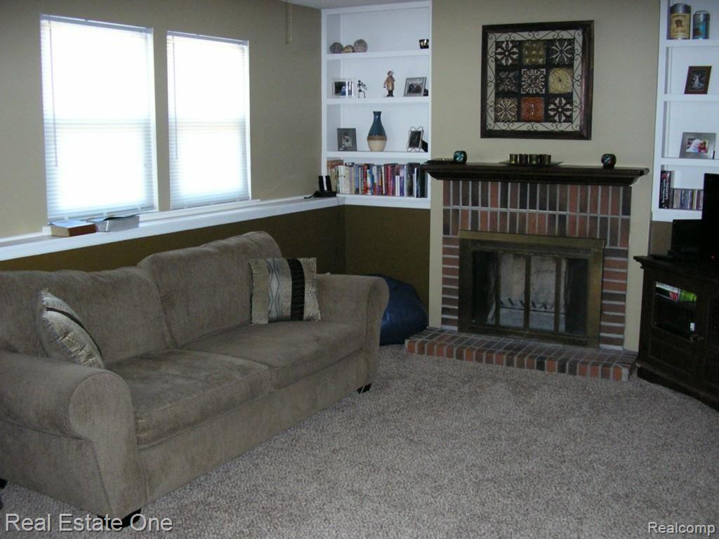789 Bolinger Street Rochester, MI 48307 - Photo 9 of 12 011.jpg