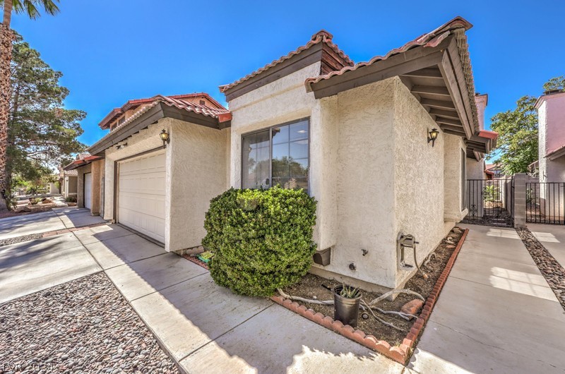 6525 Deadwood Road Las Vegas, NV 89108 - Photo 2 of 23