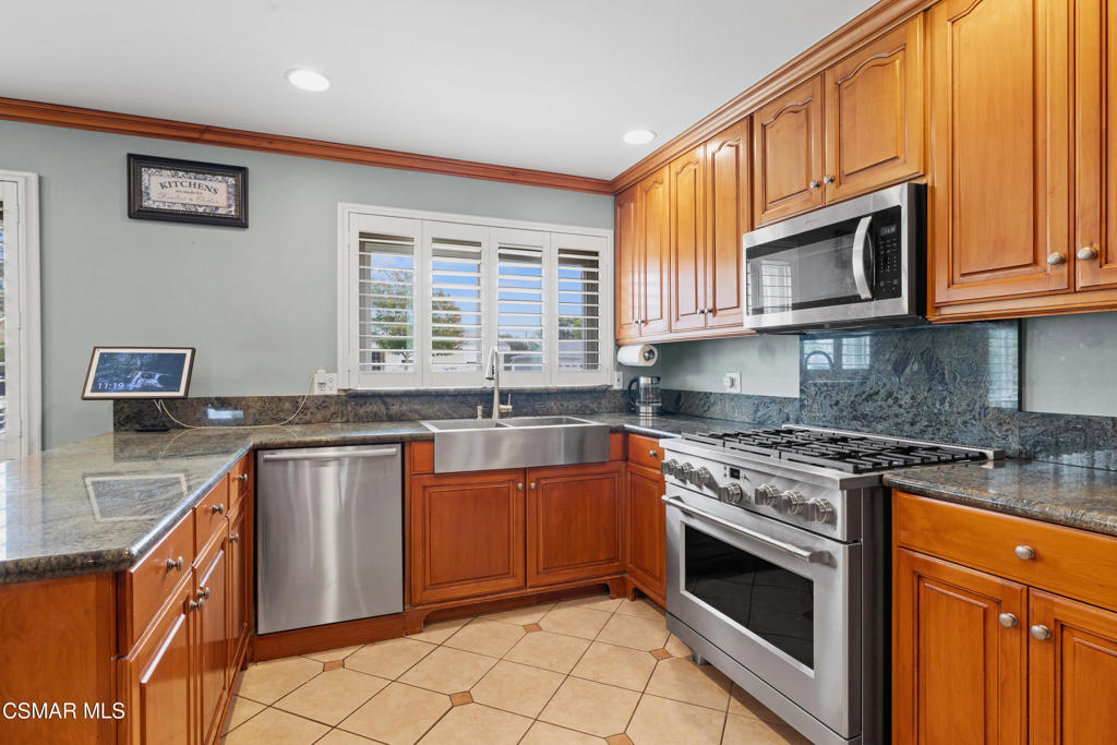 3079 Waco Avenue Simi Valley, CA 93063 - Photo 9 of 38