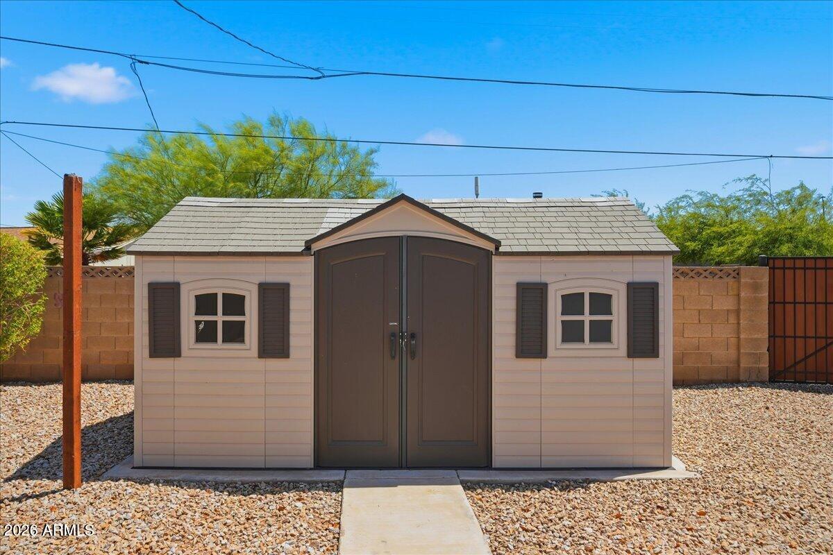 1019 West 10th Street Tempe, AZ 85281 - Photo 31 of 35 Storage!