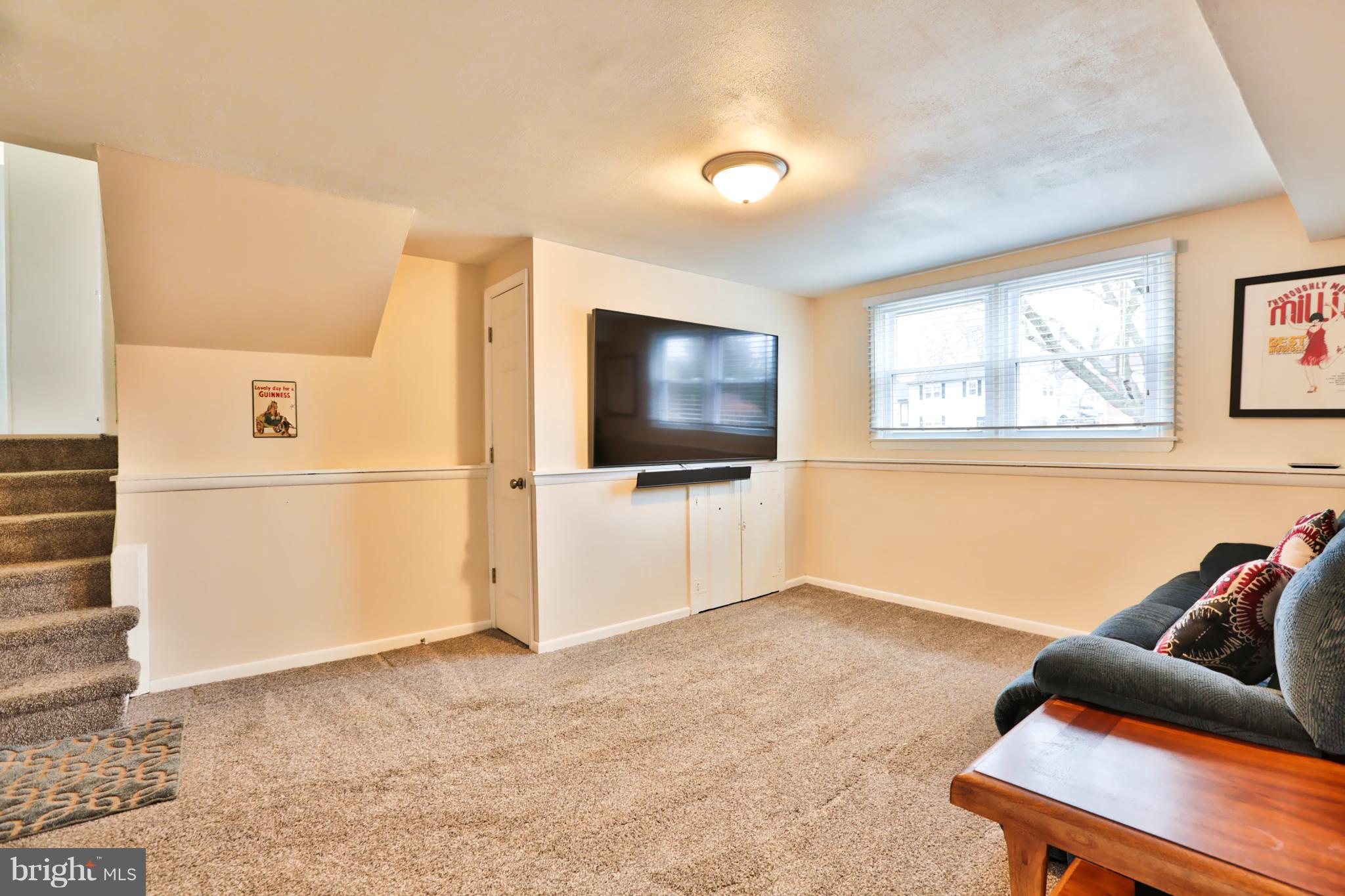 312 Orley Road Baltimore, MD 21228 - Photo 13 of 30 Cozy Living Room
