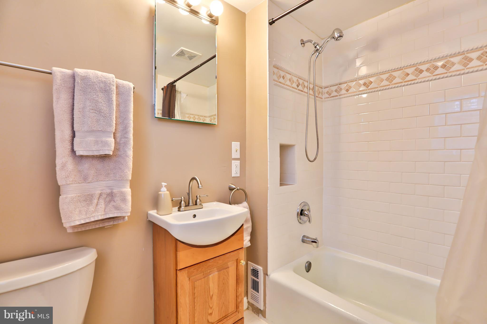 312 Orley Road Baltimore, MD 21228 - Photo 16 of 30 Full Bath with Shower/Tub