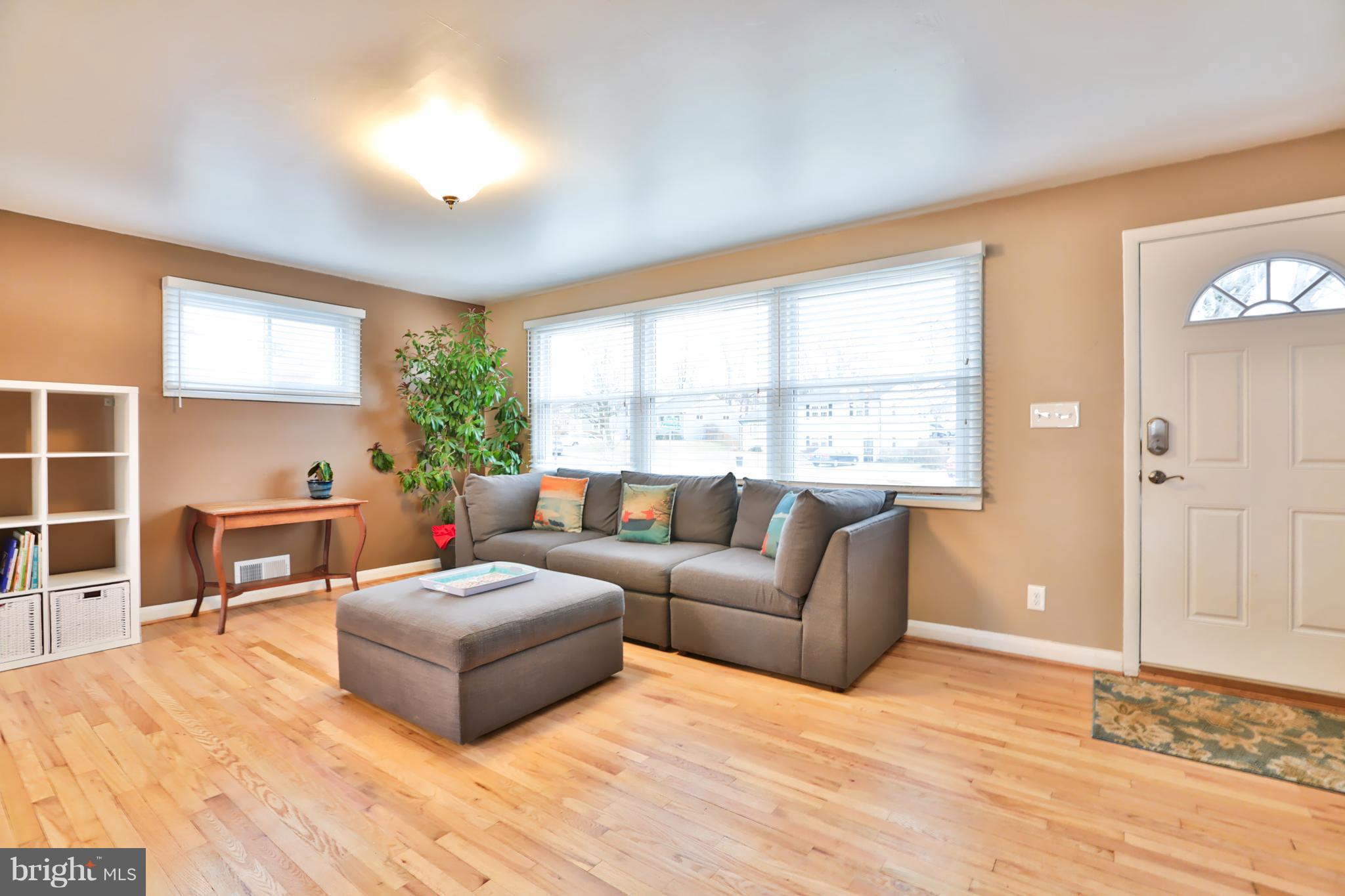 312 Orley Road Baltimore, MD 21228 - Photo 4 of 30 Plenty of Space to Entertain