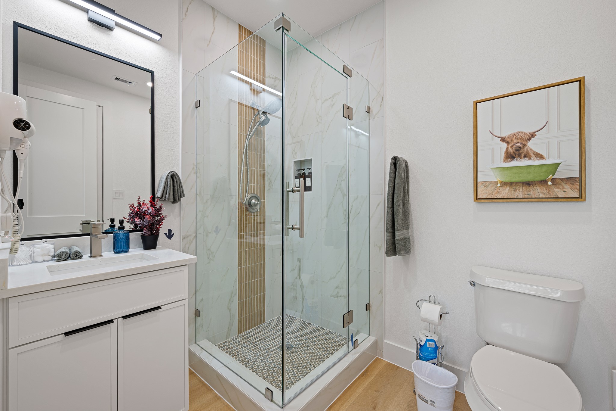 3454 Simmons Street, Unit B 2 Houston, TX 77004 - Photo 4 of 13 Suite #1 Bathroom