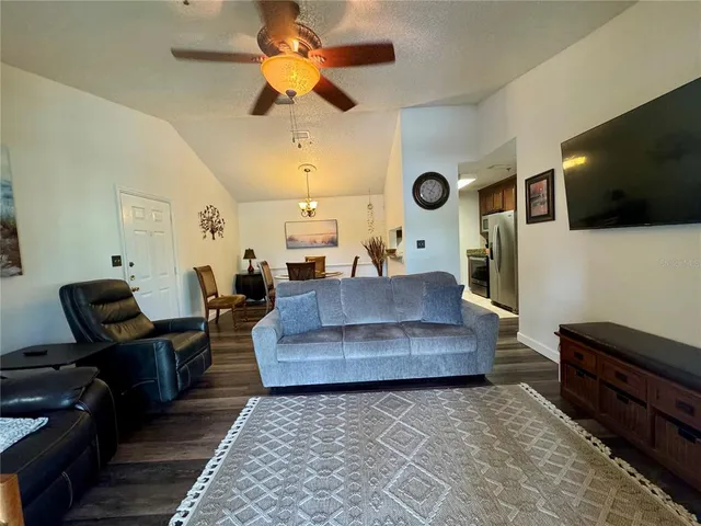 $1,900 | 4032 Crockers Lake Boulevard, Unit 27, Sarasota, FL 34238